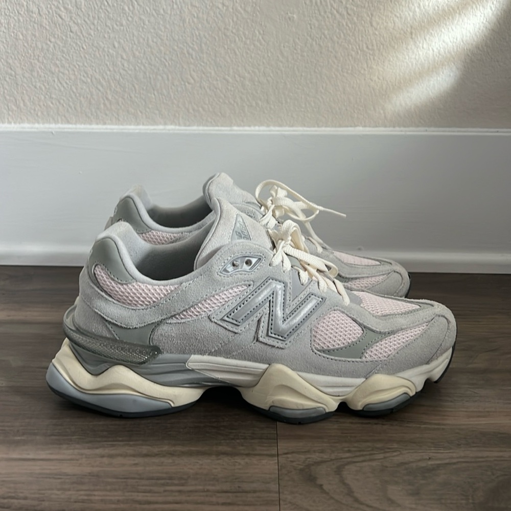 New balance 9060 in light gray/lilac